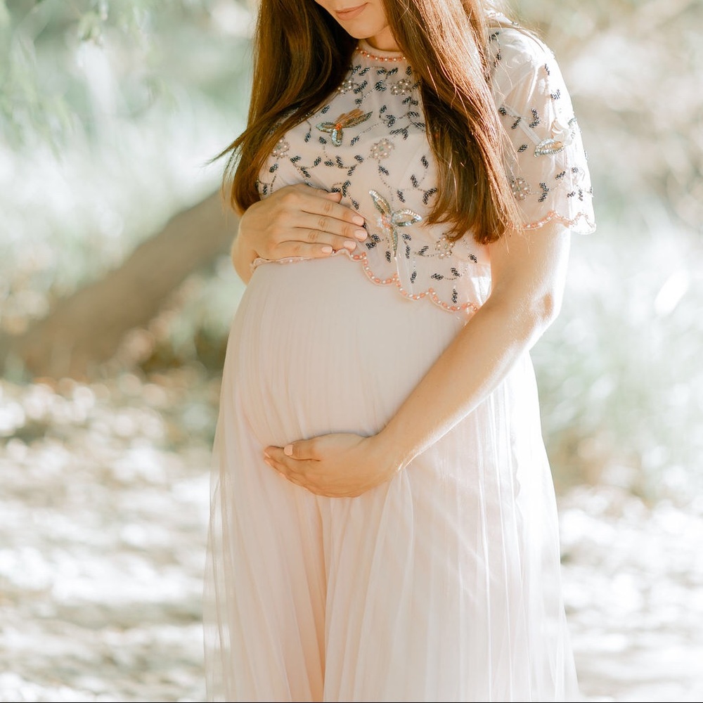 Maternity dress mesh appliqué